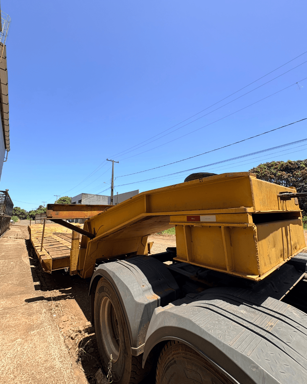 Carreta Prancha Reboque 70t – 4 Eixos Ano 1985 Amarela